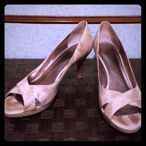 Nine West snakeskin pumps, size 9